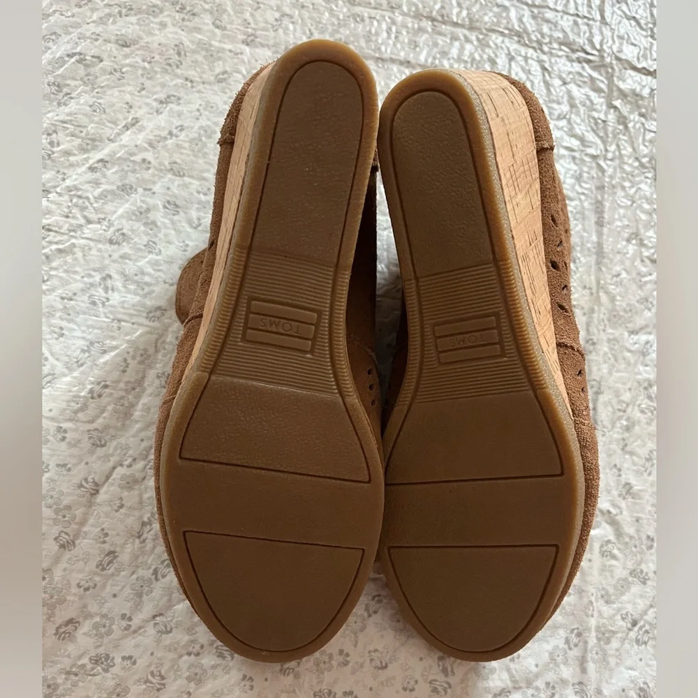 Toms Suede Preforated leaf dessert wedge bootie.